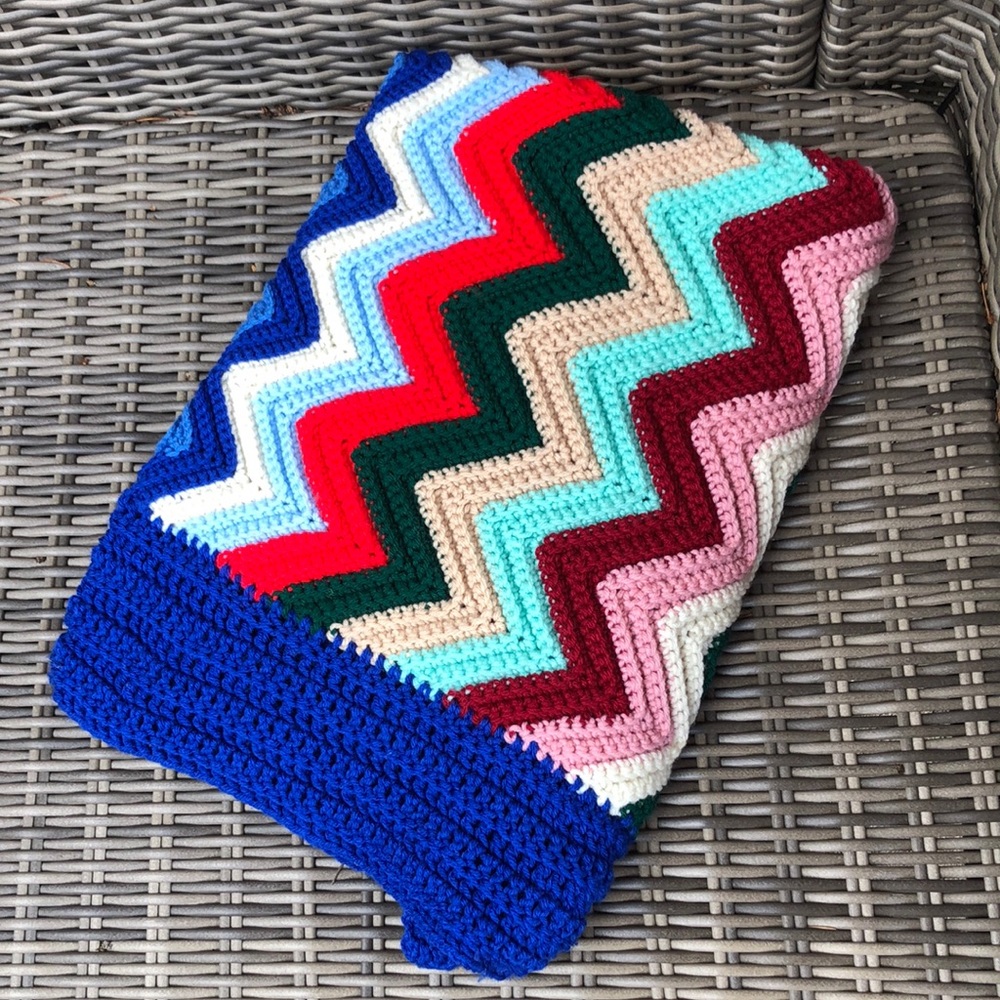 Gorgeous Like New Crocheted Throw-39x48-Multi Color Zig Zag Print-Blue Trim